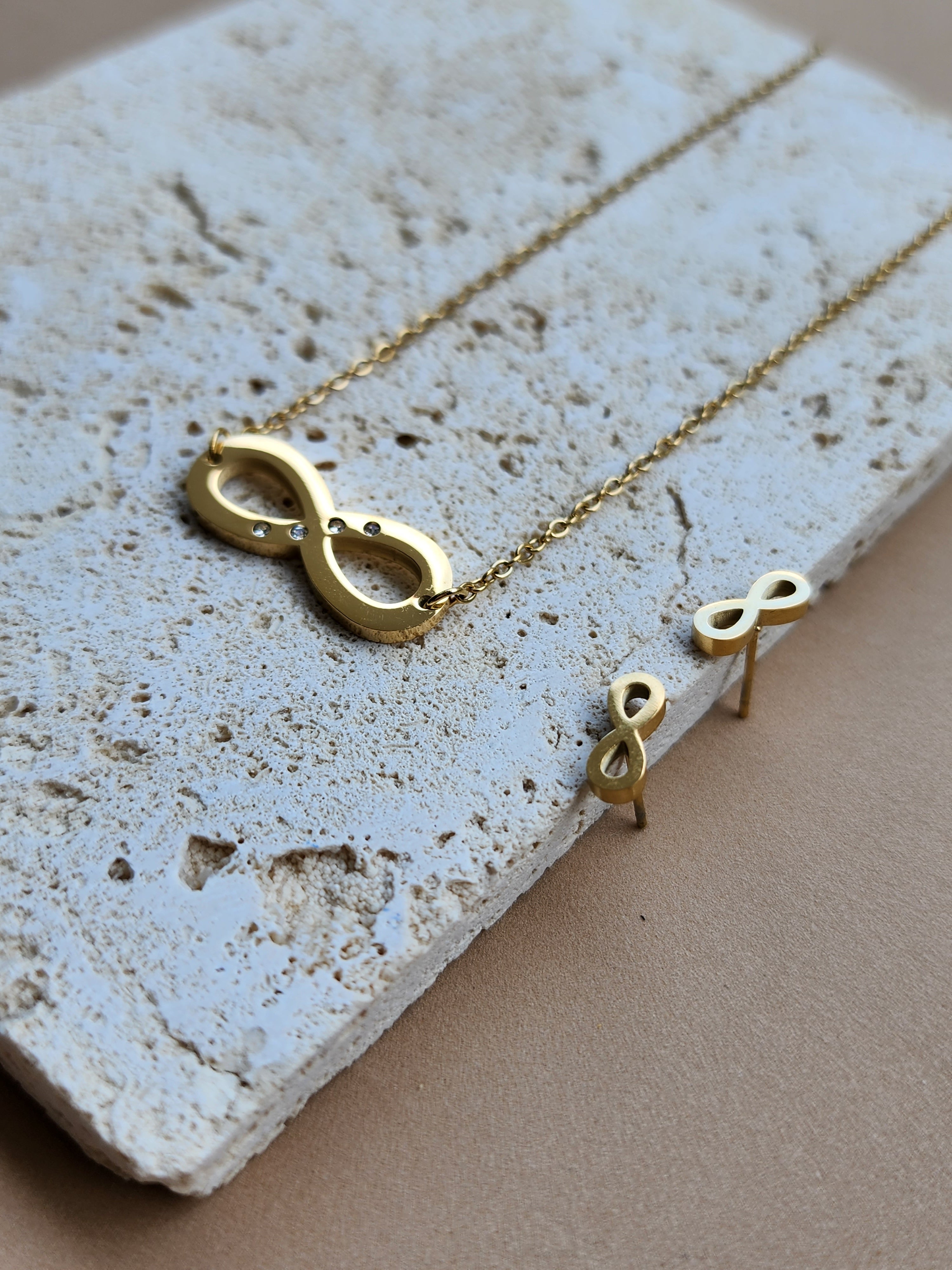 Set Infinity charm chain necklace and stud earrings