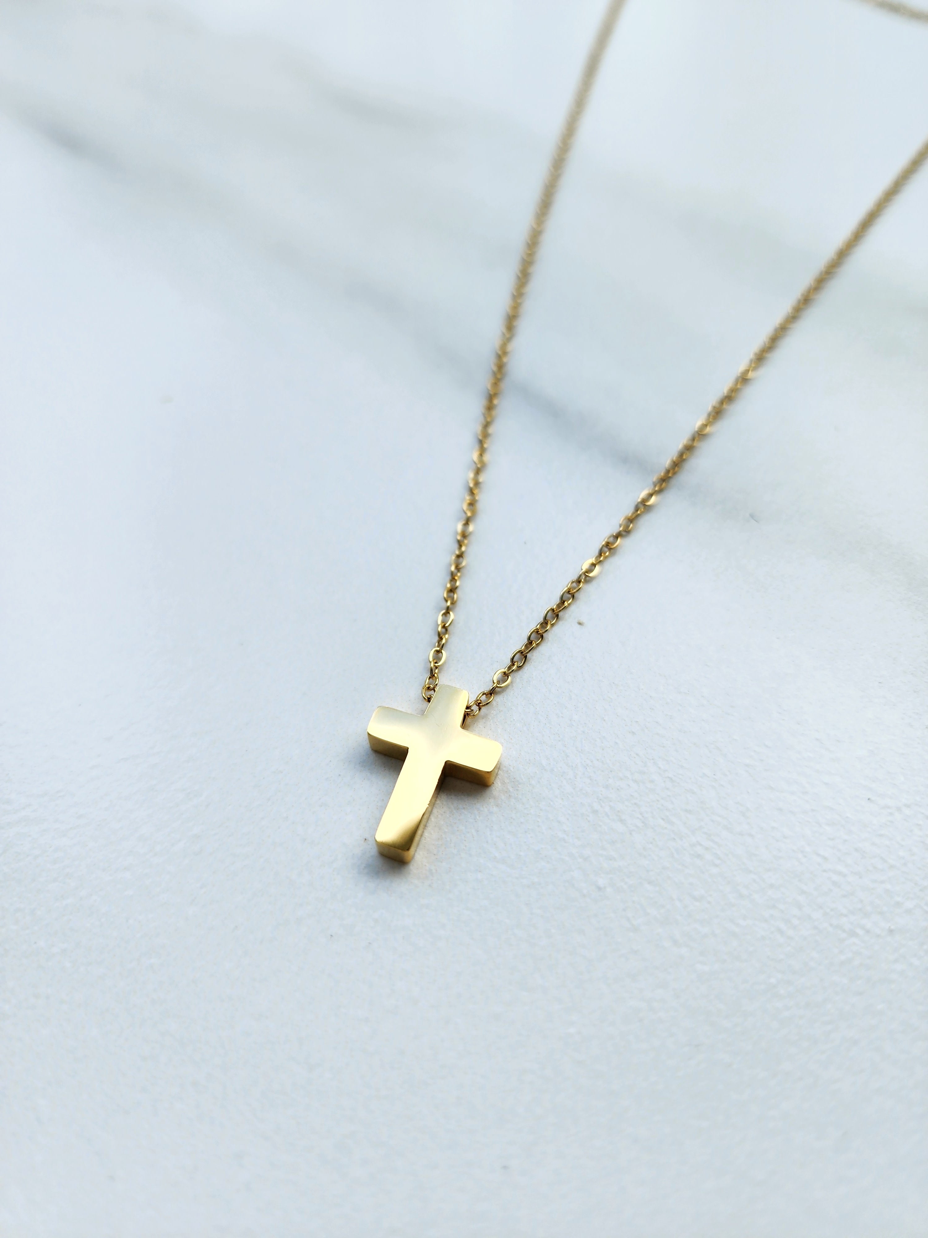 Cross charm chain necklace