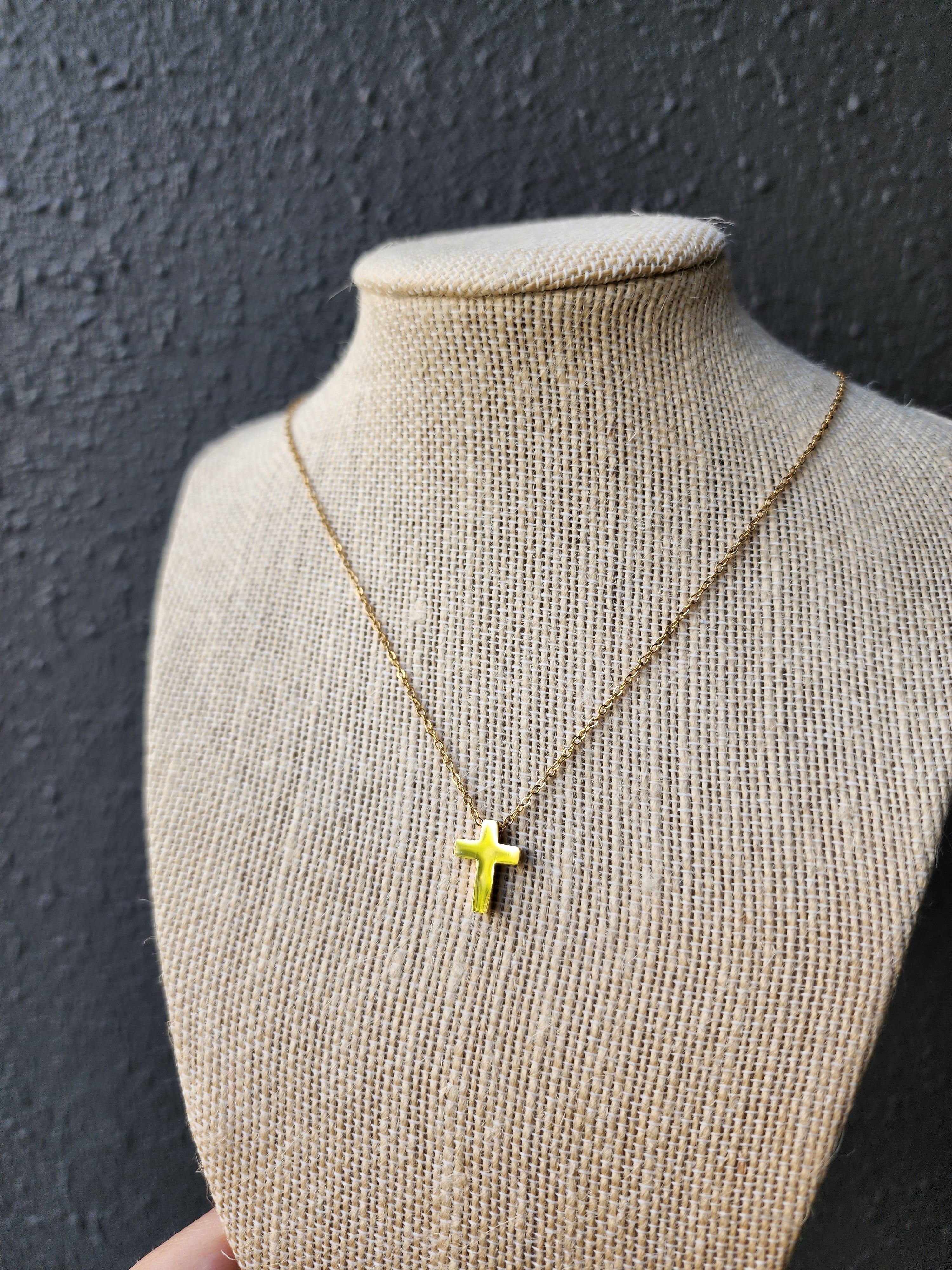 Cross charm chain necklace