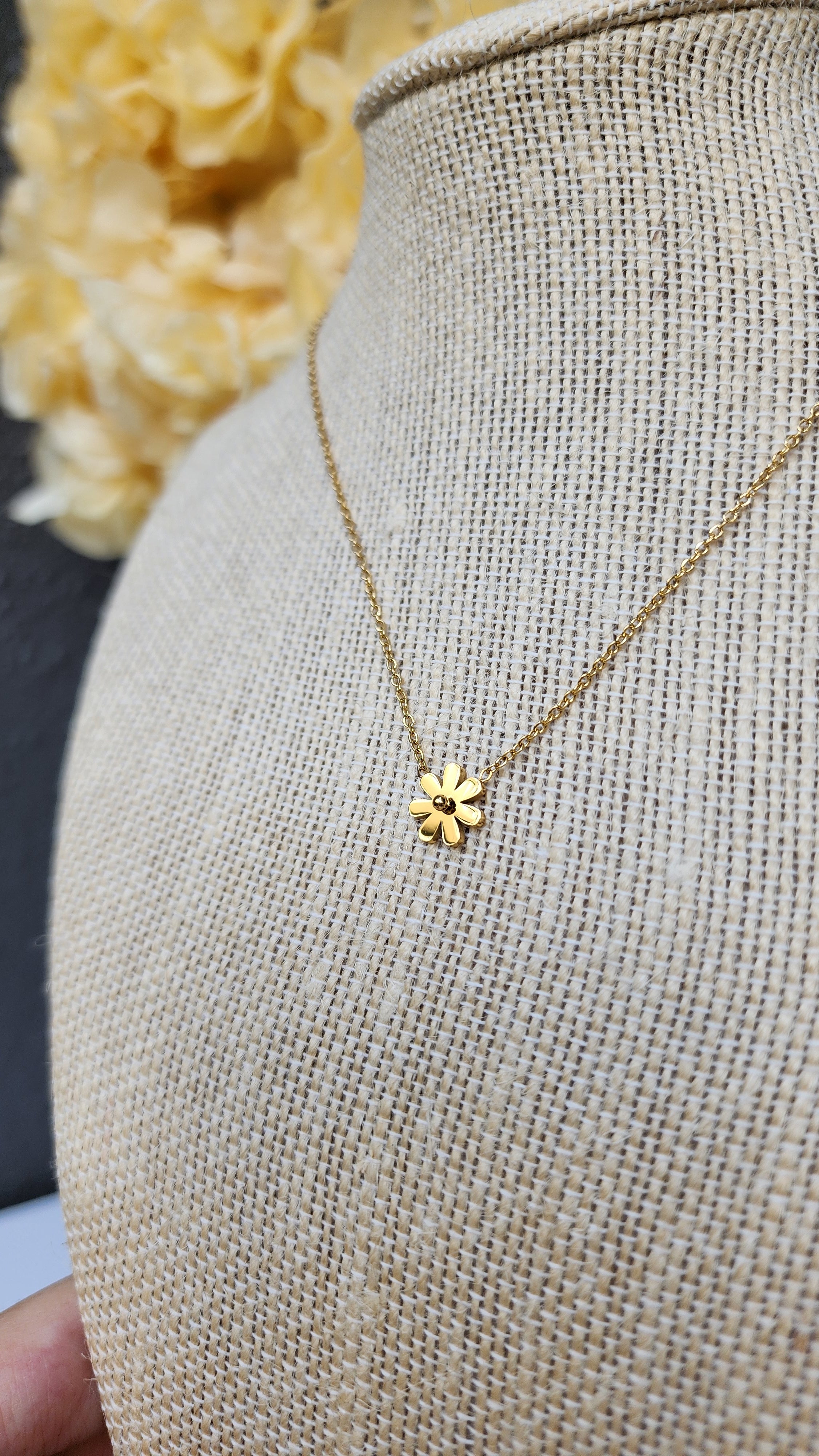 Daisy flower charm chain necklace