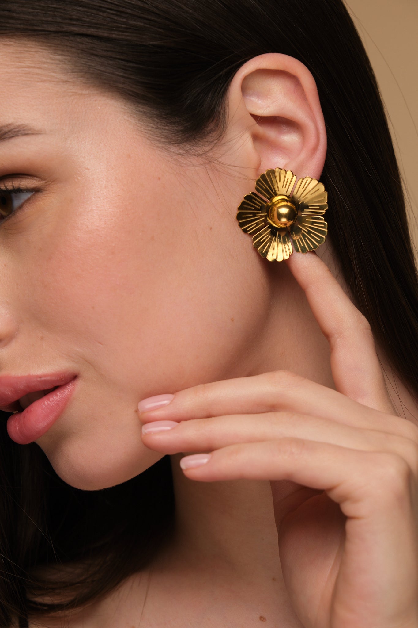 Flower stud earrings